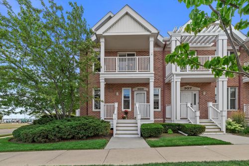 303 56th St, Kenosha, WI, 53140-3881 | Card Image