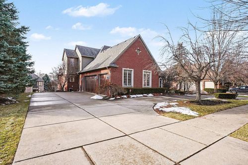 56187 Nickelby S, Shelby Township, MI, 48316-5502 | Card Image