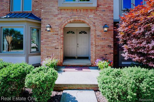 3377 Charlwood Dr, Rochester Hills, MI, 48306-3617 | Card Image