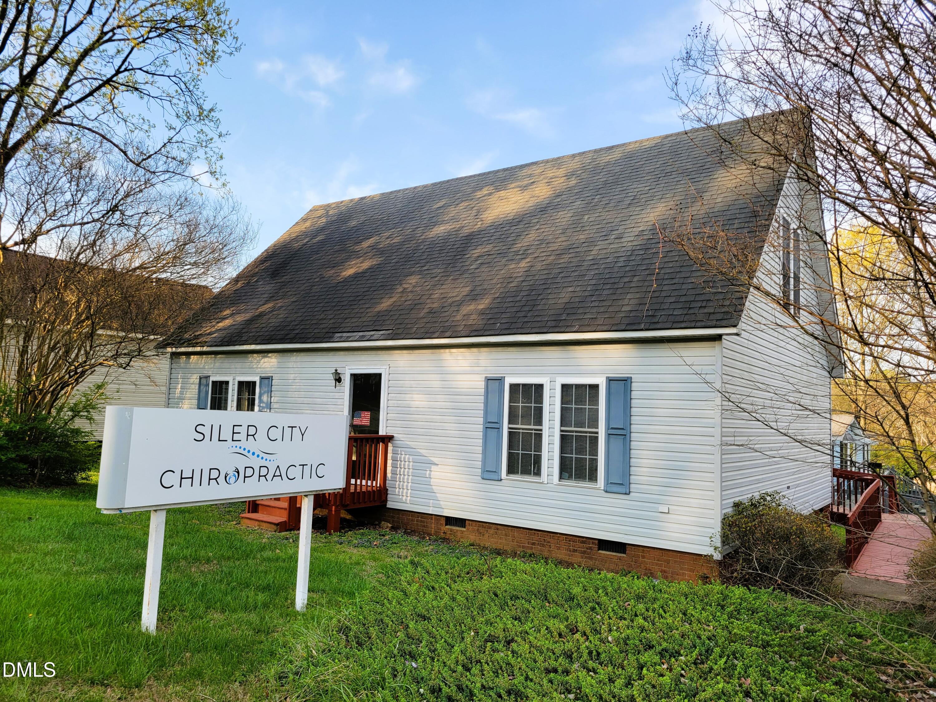 517 N 2Nd Ave, Siler City, NC 27344