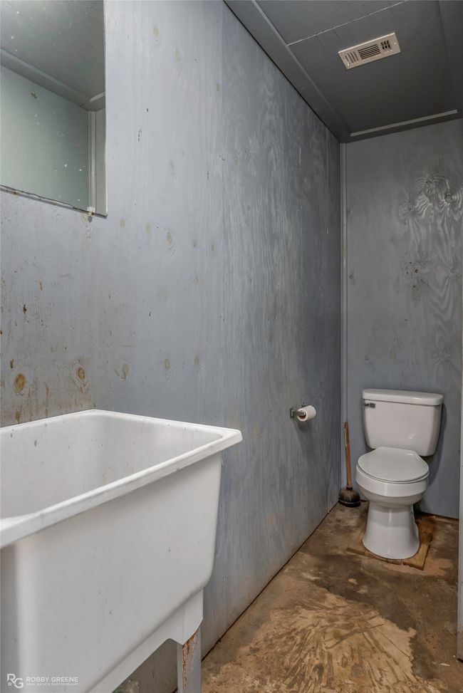 2 bathrooms | Image 8