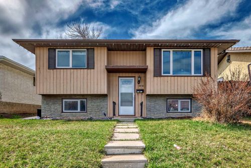 3816 Dover Ridge Drive Se, Home with 3 bedrooms, 1 bathrooms and 2 parking in Calgary AB | Card Image