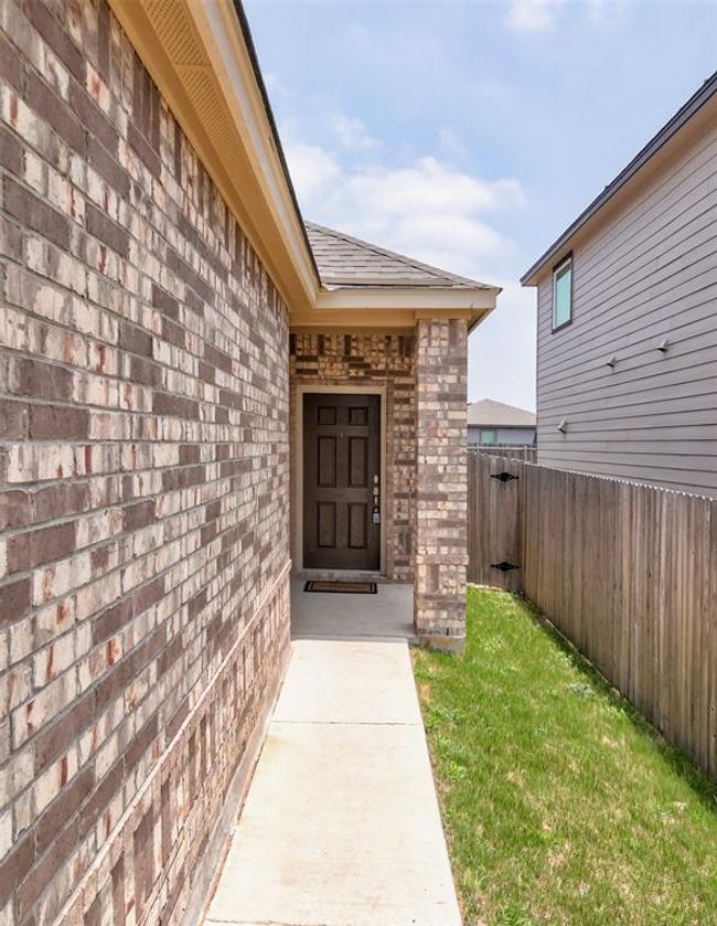 210 Adeline Dr, House other with 4 bedrooms, 2 bathrooms and null parking in Kyle TX | Image 4