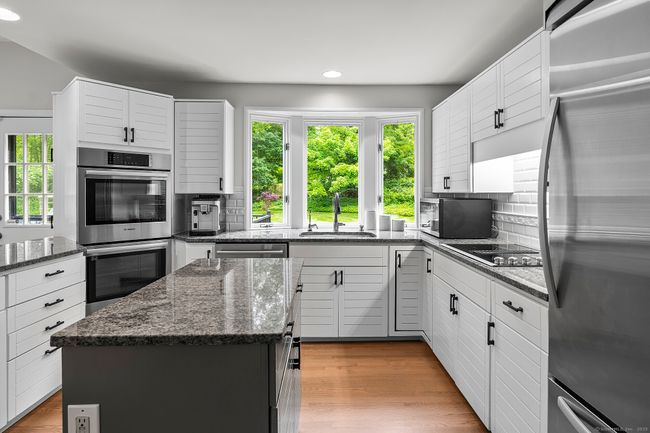 49 Lamppost Dr, House other with 4 bedrooms, 3 bathrooms and 4 parking in Redding CT | Image 5