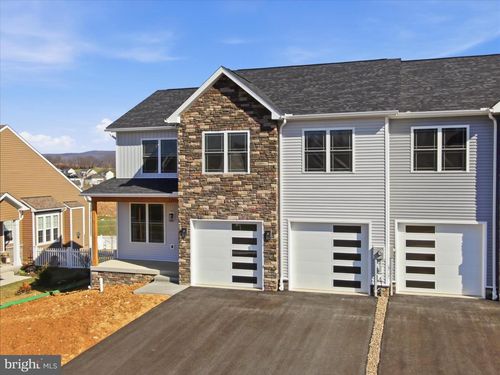 11820 Mystic Rock Ln S, Waynesboro, PA, 17268-8296 | Card Image