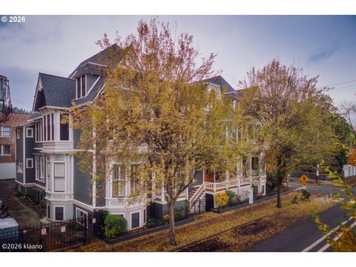 8-133 Nw 18th Ave, Portland, OR, 97209-2125 | Card Image