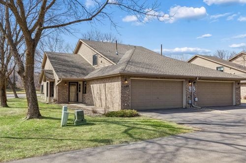 13180 Gemstone Ct, Apple Valley, MN, 55124-7685 | Card Image