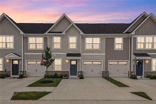 1841 Shank Dr, Akron, OH, 44313-4818 | Card Image