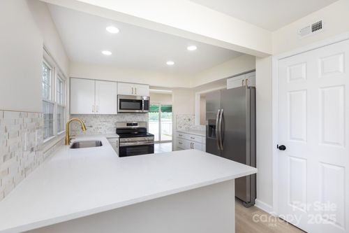8356 Meadow Lakes Dr, Charlotte, NC, 28210-5143 | Card Image
