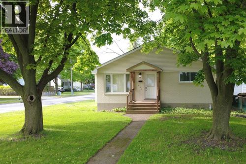 755 Talfourd St, Sarnia, ON, N7T1S1 | Card Image