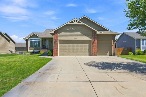 3245 S Bluelake Ct, Wichita, KS, 67215-1023 | Card Image