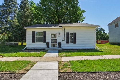 209 S River St, Evart, MI, 49631-9765 | Card Image