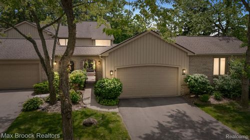 1122 Meadowglen Ct, Bloomfield Hills, MI, 48304-1531 | Card Image