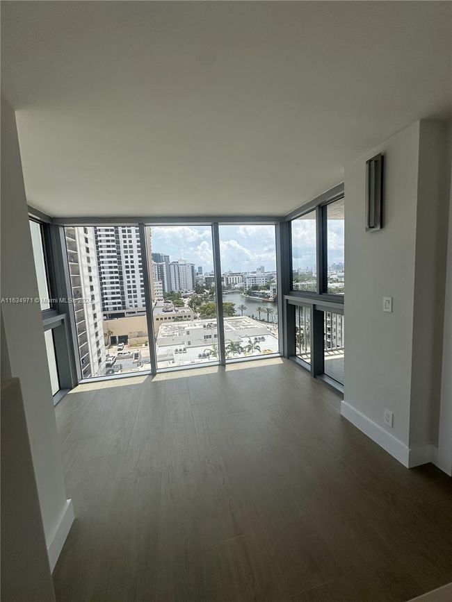 APT-1204 - 2655 Collins Ave, Condo with 2 bedrooms, 2 bathrooms and null parking in Miami Beach FL | Image 12