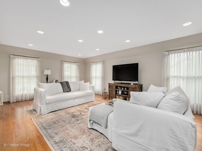1000 Surrey Ln, House other with 4 bedrooms, 3 bathrooms and 3 parking in Itasca IL | Image 9