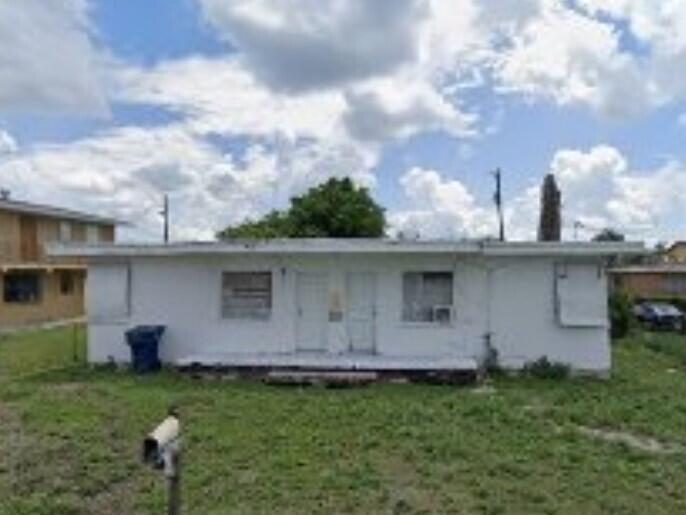 10th St, Belle Glade, FL 33430