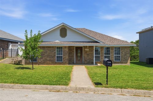 2323 Jodi Ln, Gainesville, TX, 76240-2447 | Card Image