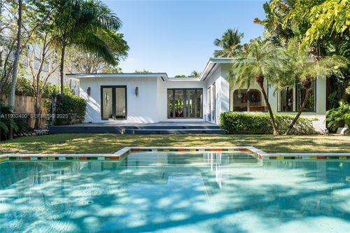 2489 N Meridian Ave, Miami Beach, FL, 33140-3402 | Card Image