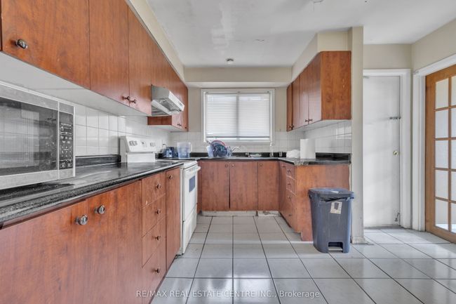 19 Langwith Crt, House other with 6 bedrooms, 3 bathrooms and 4 parking in Brampton ON | Image 4