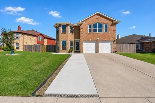 1253 Topeka Dr, Saginaw, TX, 76131-4941 | Card Image