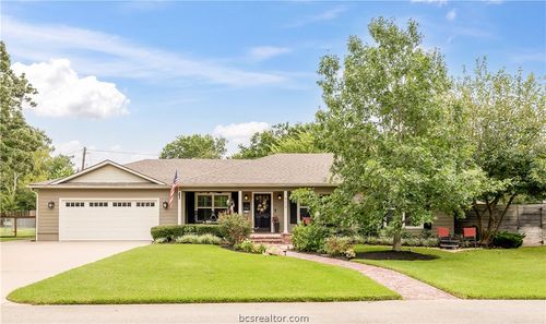 902 Woodland Pkwy, College Station, TX, 77840-2533 | Card Image