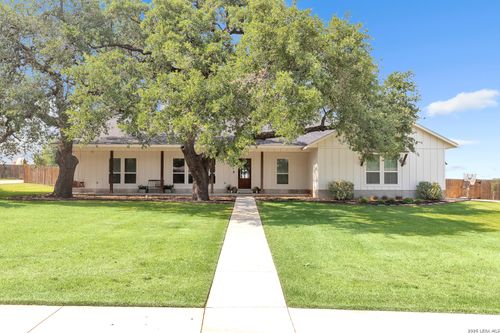1026 Timbercrest Dr, Pleasanton, TX, 78064-1540 | Card Image