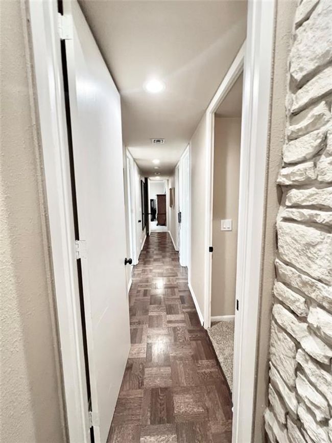 Hallway to bedrooms | Image 19