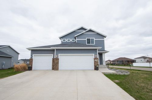 2009 42nd St S, Moorhead, MN, 56560-8208 | Card Image