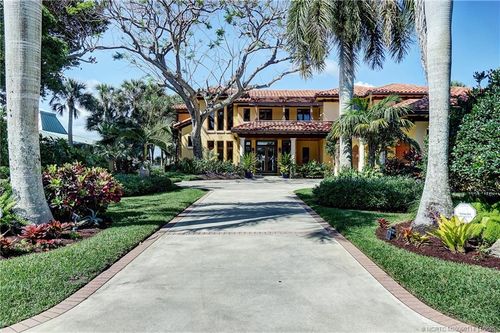 31 N River Rd, Stuart, FL, 34996-6631 | Card Image