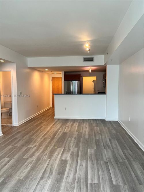 2609-244 Biscayne Blvd, Miami, FL, 33132-2286 | Card Image