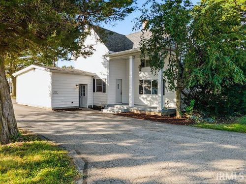 560 E 900 S, Fairmount, IN, 46928-9383 | Card Image