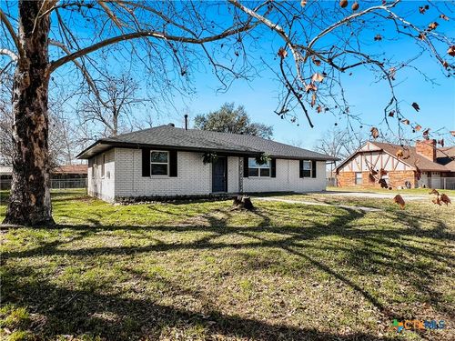 803 W 25th St, Cameron, TX, 76520-1131 | Card Image
