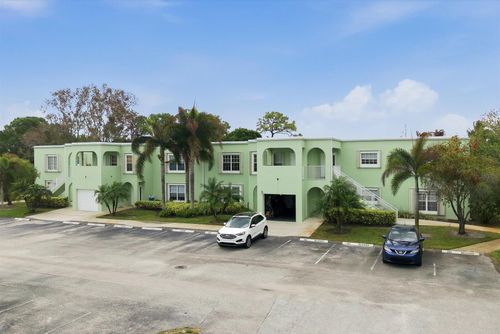 2074 Se Wild Meadow Cir, Port St Lucie, FL, 34952-8142 | Card Image