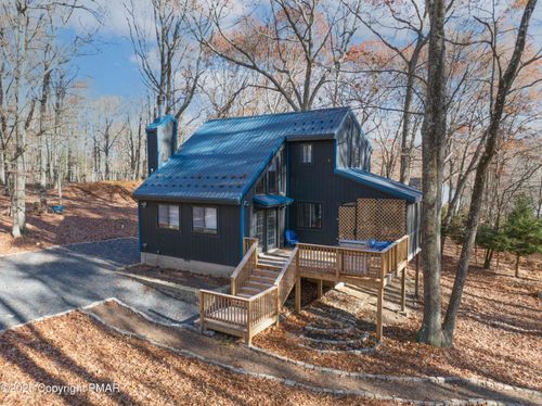 226 Robin Ct, Bushkill, PA, 18324-8534 | Card Image