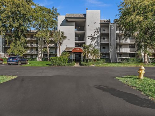 303-9470 Poinciana Pl, Davie, FL, 33324-4883 | Card Image