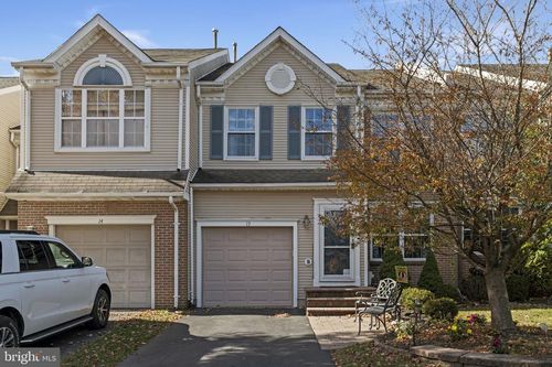 13 Sparrow Walk, NEWTOWN, PA, 18940-9284 | Card Image