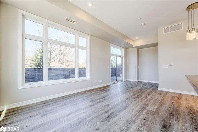 109 - 457 Plains Rd E, House attached with 2 bedrooms, 2 bathrooms and 1 parking in Burlington ON | Image 13