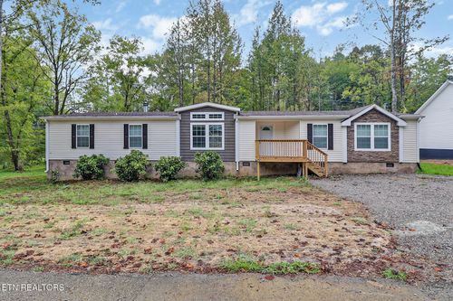 681 Hen Valley Rd, Oliver Springs, TN, 37840 | Card Image