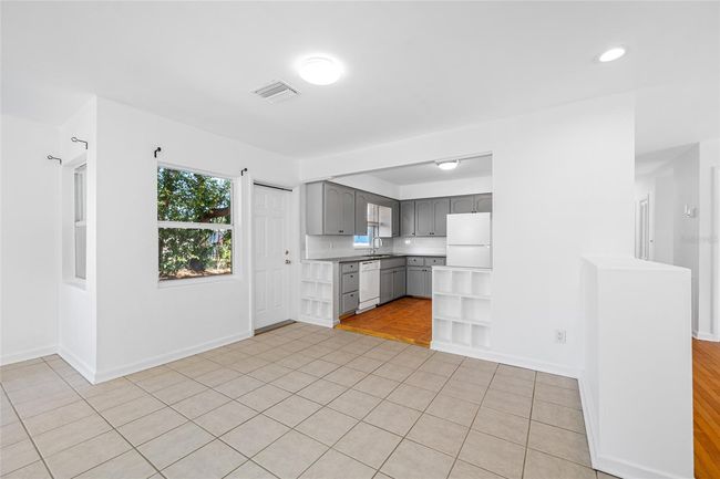 Dining Area off the Kitchen | Image 19