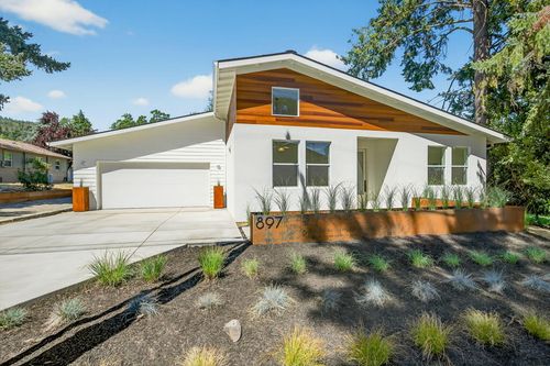 897 Hillview Dr, Ashland, OR, 97520-3517 | Card Image