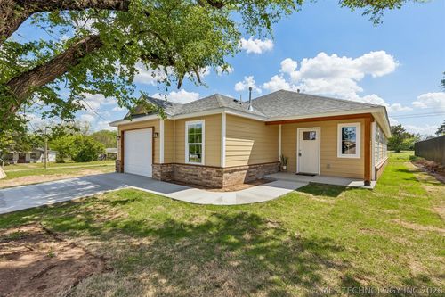 107 W Vine St, Cushing, OK, 74023-2141 | Card Image