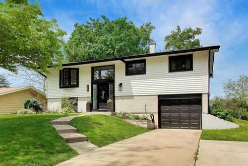 2S550 Gray Ave, Lombard, IL, 60148-5195 | Card Image