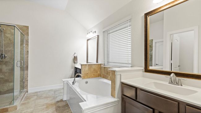 Primary Bathroom | Image 16