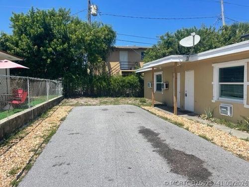 2-725 21st St, West Palm Beach, FL, 33407-5743 | Card Image