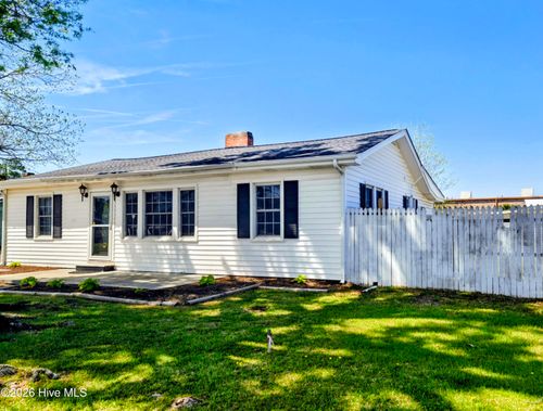 1220 Pamlico St, Washington, NC, 27889-3821 | Card Image