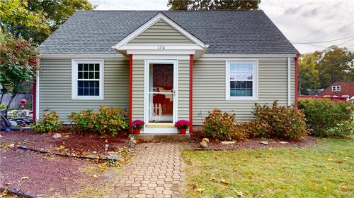 130 Ewing Road, North Kingstown, RI, 02852 | Card Image