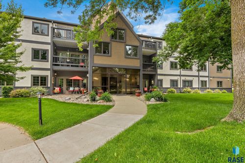 206-4220 S Minnesota Ave, Sioux Falls, SD, 57105-6745 | Card Image