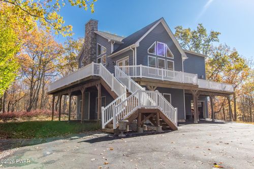 111 Woodcrest Dr, Hawley, PA, 18428-8360 | Card Image