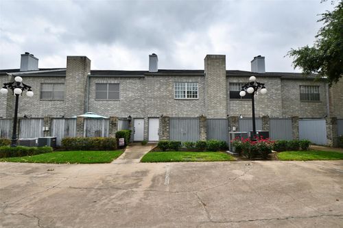 382 Wilcrest Dr, Houston, TX, 77042-1010 | Card Image