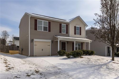 3155 Bushfield Dr, Winston Salem, NC, 27127-4520 | Card Image